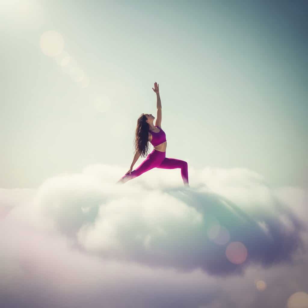 Mujer haciendo yoga en una nube